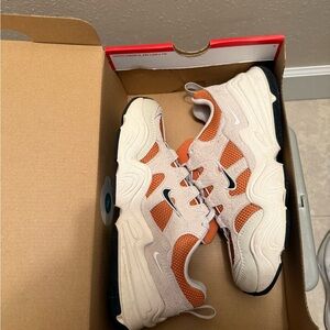 Nike Tech Hera Womens Sneakers